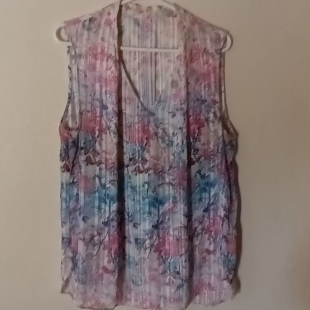 Tahari sleeveless pullover